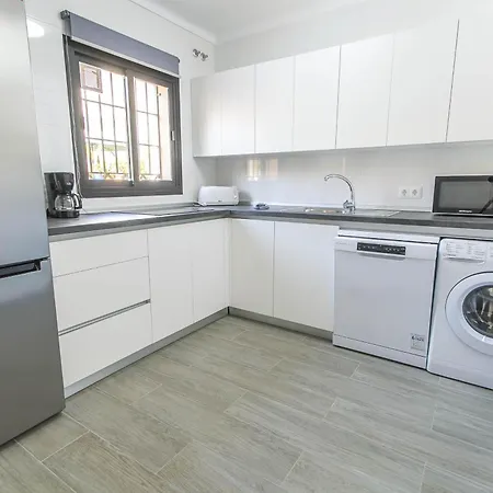 Canovas - Antali Nyaraló